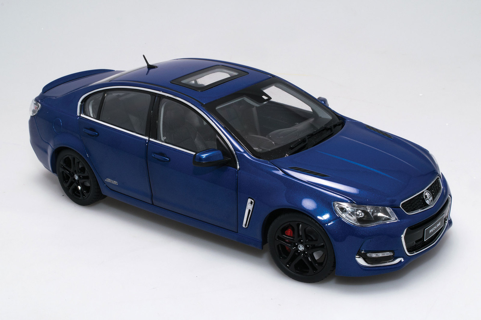 1 vs redline 1 18 holden vf commodore ss v redline biante 1 vs redline 1 18 holden vf commodore ss v redline biante