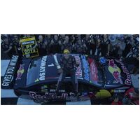 1:18 HOLDEN VF COMMODORE - RED BULL HOLDEN RACING #1 - WHINCUP - 2013 CHAMPIONSHIP WINNER 