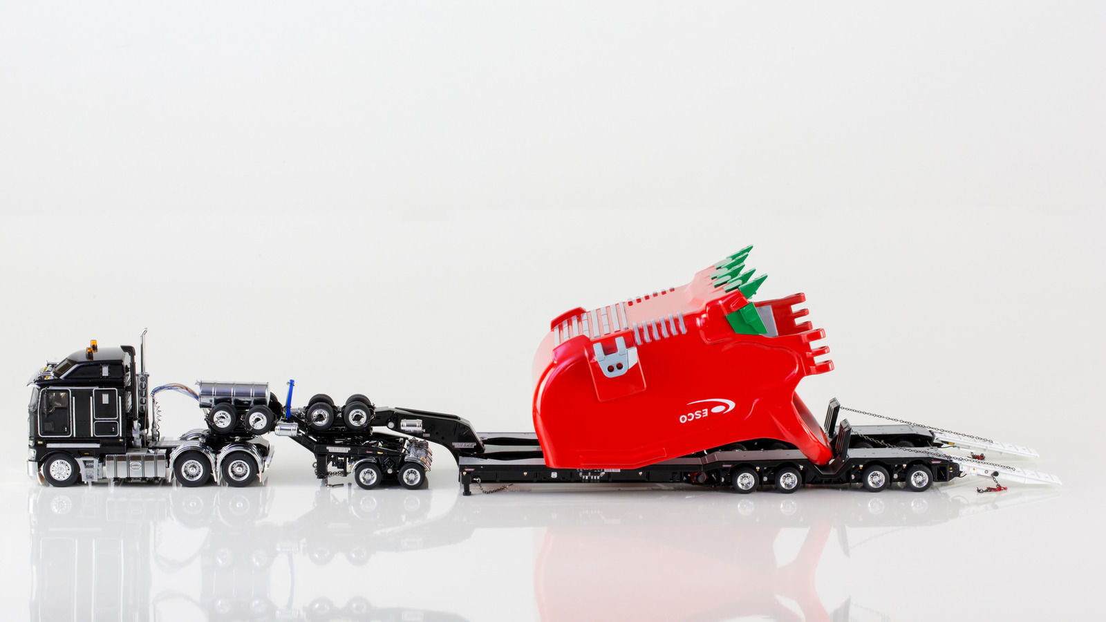 正規品スーパーSALE×店内全品キャンペーン Kenworth K200 with Drake 4x8 Dragline Bucket Trailer  and 2x8 Dolly in Metallic Blue トラックトレーラー DRAKE 建設機械模型 工事車両 50 ミニチュア  68.178.230.84
