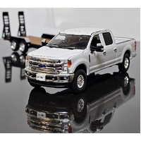 1:50 Ford F-250 Super Duty Crew Cab & Tandem Trailer White LHD 