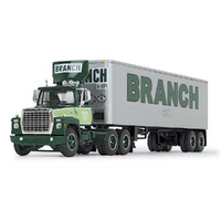 1:64 FORD LT 9000 Day Cab & Vintage Trailer Fallen Flag #42 