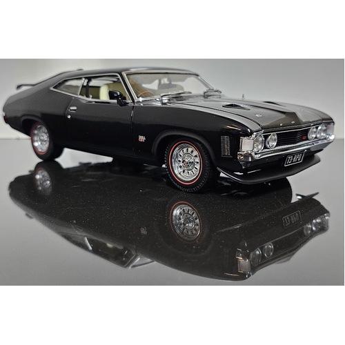 1:18 Ford Falcon XA GT 1973 RPO83 Coupe - Black 