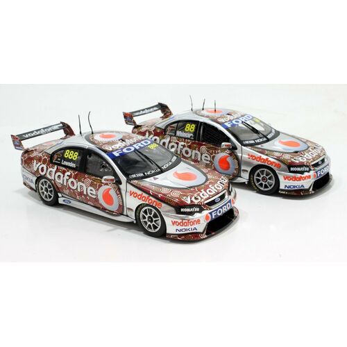 PC 1:18 Craig Lowndes & Jamie Whincup 2008 BF Falcon Red Dust Darwin 
