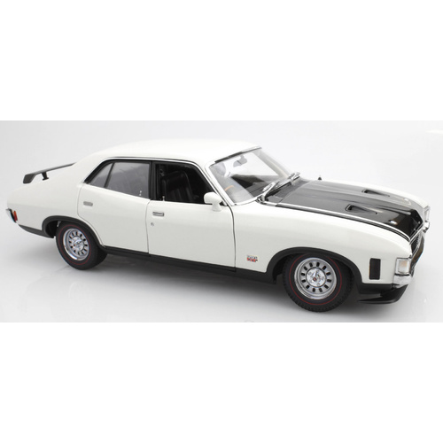 PC 1:18 Ford Falcon XA 1972 RPO73 Sedan - Polar White