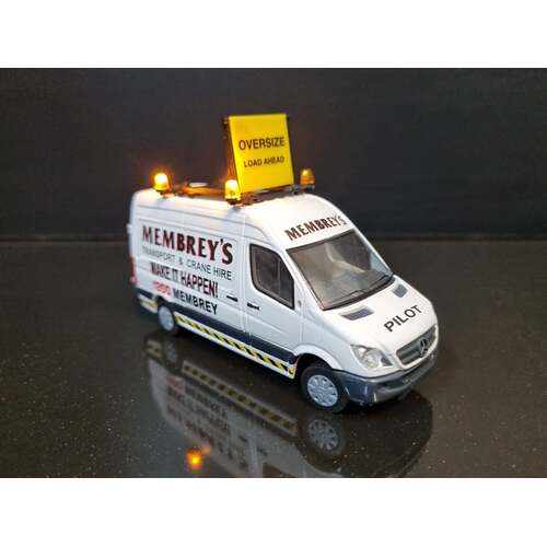 1:50 Mercedes-Benz Pilot Support Vehicle Membrey's With Flashing Lights 