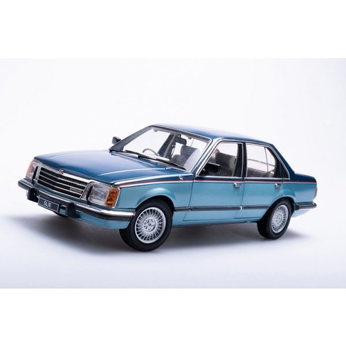 1:18 Holden VC Commodore SL/E Nocturn Blue Over Atlantis Blue Diecast - Opening Parts