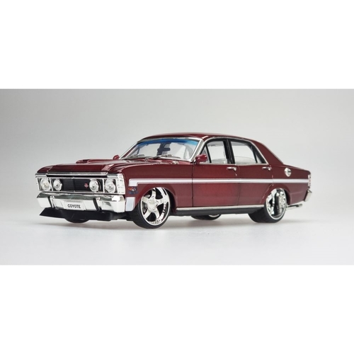 1:24 XW Street Machine FORD Falcon Cherry Bomb Slammed 