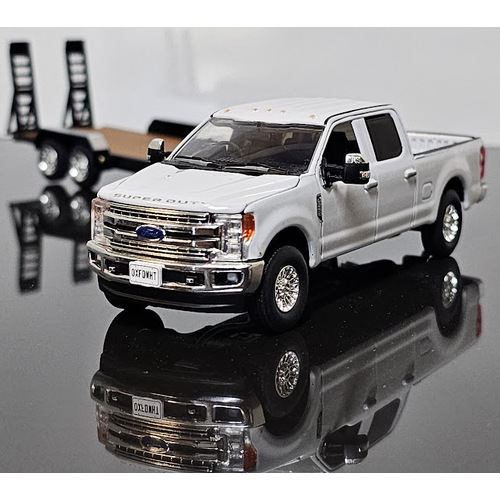 1:50 Ford F-250 Super Duty Crew Cab & Tandem Trailer White LHD 