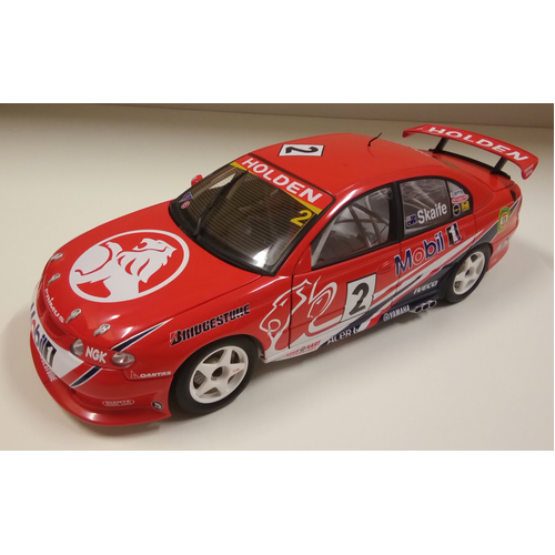 1:18 Holden HRT VT Commodore Signed Mark Skaife 2000 Championship Autoart 80061