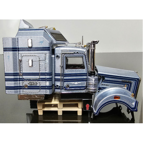 1:50 T900 Drake Kenworth Lockinda Cab Sleeper & Bonnet Spares 